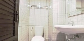 Apartment | Bathroom - Cozy Stay Studio At De Prima Apartment (Medan)