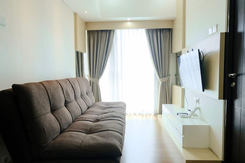 Homey And Cozy 2Br Apartment At Tamansari La Grande