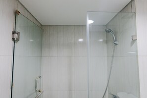 Apartamento, 2 quartos | Banheiro