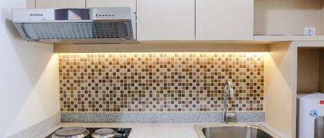 Appartement, 2 chambres | Cuisine privée | Réfrigérateur grande capacité avec congélateur, surface de cuisson