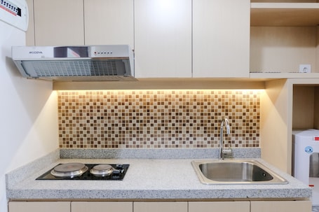 Apartment, 2 Bedrooms | Private kitchen | Full-size fridge, stovetop