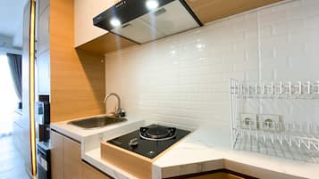 Apartment | Private kitchen | Full-size fridge, stovetop