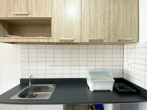 Apartment | Dapur peribadi | Peti sejuk/penyejuk beku saiz penuh, dapur 