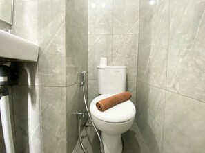Apartment | Bathroom - Compact And Comfortable Studio Sayana Bekasi Apartment (Tarumajaya)