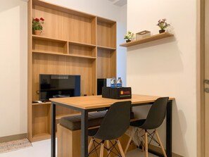 Apartment, 2 Bedrooms | Living area