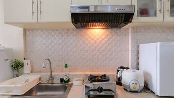 Apartment, 2 Bedrooms | Private kitchen | Full-size fridge, stovetop