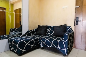 Apartment, 2 Bedrooms | Living area