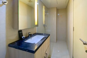 Apartment | Bathroom - Cozy Studio Apartment At 21St Floor Warhol (W/R) Residences (Semarang)