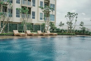 Pool - Simply And Comfort Stay Studio Room Green Sedayu Apartment (Jakarta)