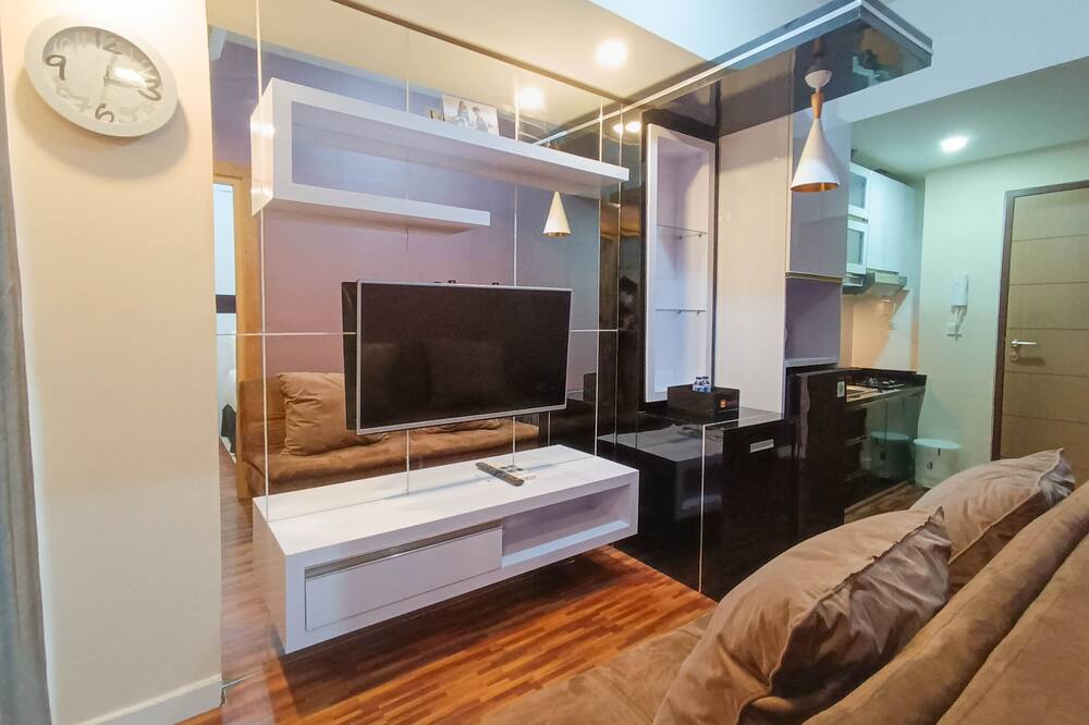 Simply 1Br At 31St Floor Vida View Makassar Apartment