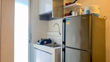 Apartment, 2 Bedrooms | Private kitchen | Full-size fridge, stovetop