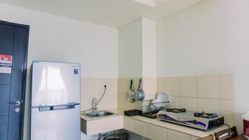 Apartment, 1 Bedroom | Private kitchen | Full-size fridge, stovetop