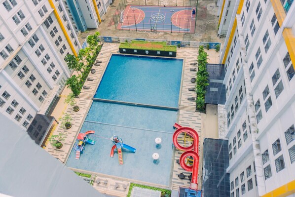 Pool - Fancy And Nice 1Br At Paramount Skyline Apartment (Gading Serpong)