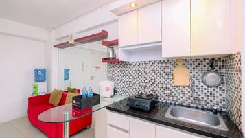 Apartamento, 2 quartos | Cozinha privada | Geladeira grande, cooktop
