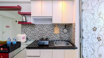 Apartamento, 2 quartos | Cozinha privada | Geladeira grande, cooktop