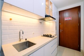 Apartment | Eigene Küche | Großer Kühlschrank, Herdplatte