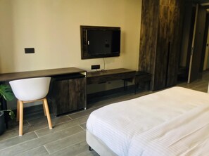 Superior Room | Soundproofing, free WiFi, bed sheets, wheelchair access - MOD AVENUE (Gurugram)