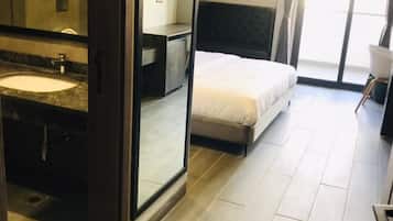 Deluxe Double Room | Soundproofing, free WiFi, bed sheets, wheelchair access