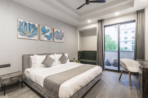 Soundproofing, free WiFi, bed sheets, wheelchair access - MOD AVENUE (Gurugram)