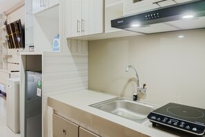 Apartamento | Cozinha privada | Geladeira grande, cooktop