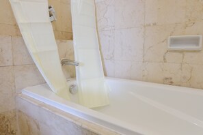 Appartement, 3 chambres | Salle de bain