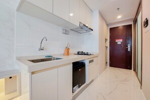 Apartment | Private kitchen | Full-sized fridge, stovetop - Great Choice And Comfy Studio Sky House Bsd Apartment (Pagedangan)