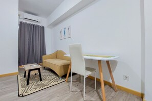 Apartamento, 2 quartos | Área de estar