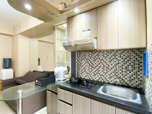Private kitchen - Modern Look And Restful 2Br Bassura City Apartment Near Mall (Jakarta)