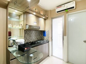 Private kitchen - Modern Look And Restful 2Br Bassura City Apartment Near Mall (Jakarta)