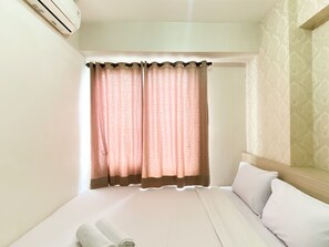 2 bedrooms - Modern Look And Restful 2Br Bassura City Apartment Near Mall (Jakarta)