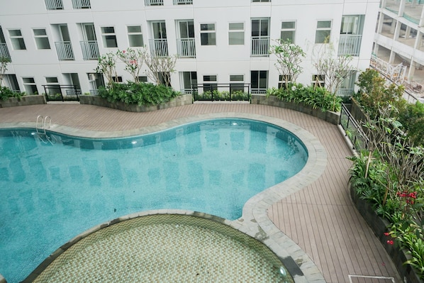 Hồ bơi ngoài trời