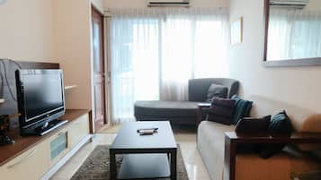 Apartment, 2 Bedrooms | Living area