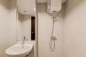 Bathroom - Warm And Simply 1Br At 7Th Floor Casa De Parco Apartment (South Tangerang)