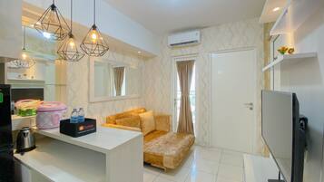 Apartment, 3 Bedrooms | Living area