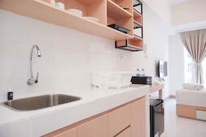 Refrigerador con freezer, placa de cocina