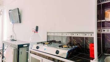 Apartment | Eigene Küche | Großer Kühlschrank, Herdplatte