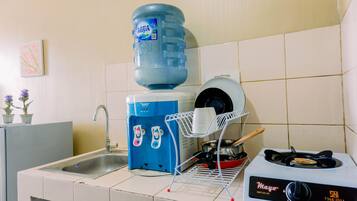 Apartamento | Cozinha privada | Geladeira grande, cooktop