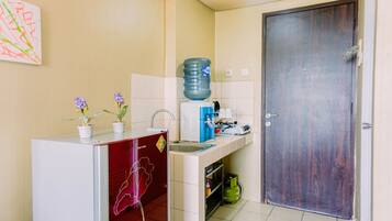 Apartamento | Cozinha privada | Geladeira grande, cooktop