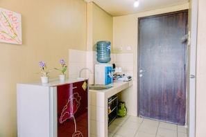 Apartamento | Cocina privada | Frigorífico grande y placa de cocina