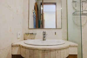 Apartment, 3 Bedrooms | Bathroom