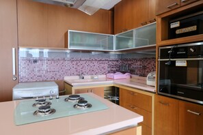 Apartment, 3 Bedrooms | Private kitchen | Full-sized fridge, stovetop - Spacious 3Br At Dago Butik Apartment (Bandung)