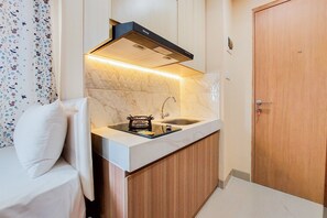 Apartment | Eigene Küche | Großer Kühlschrank, Herdplatte