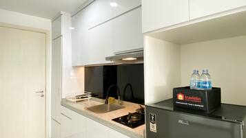 Apartment | Private kitchen | Full-size fridge, stovetop