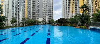 Homey And Comfort 2Br At Springlake Summarecon Bekasi Apartment