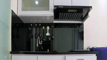 Apartamento, 2 quartos | Cozinha privada | Geladeira grande, cooktop