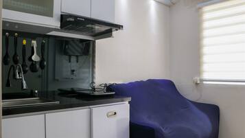 Apartamento, 2 quartos | Cozinha privada | Geladeira grande, cooktop