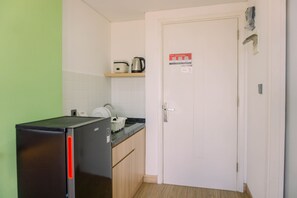 Private kitchen - Homey And Cozy Living Studio Poris 88 Apartment (Tangerang)