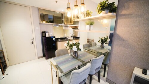 Cozy Living 2Br At Anderson Supermall Mansion Apartment