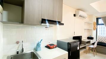 Apartment | Private kitchen | Full-sized fridge, stovetop
