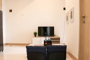 Apartment, 2 Bedrooms | Living area